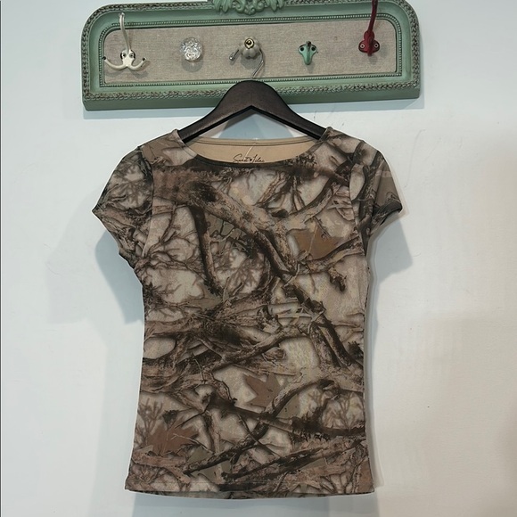 Sweet Lilac Forest Camouflage Brown Tan Fitted Cap Sleeve Tee large nwot - Picture 1 of 5